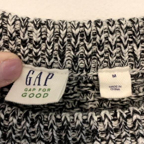 Gap Long Sleeve 100% Cotton Cable Knit Sweater - Picture 4 of 9